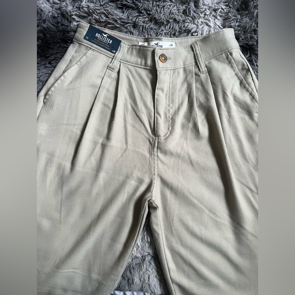 NWT - HOLLISTER Ultra High-Rise Baggy Pants 3S (3-Short)